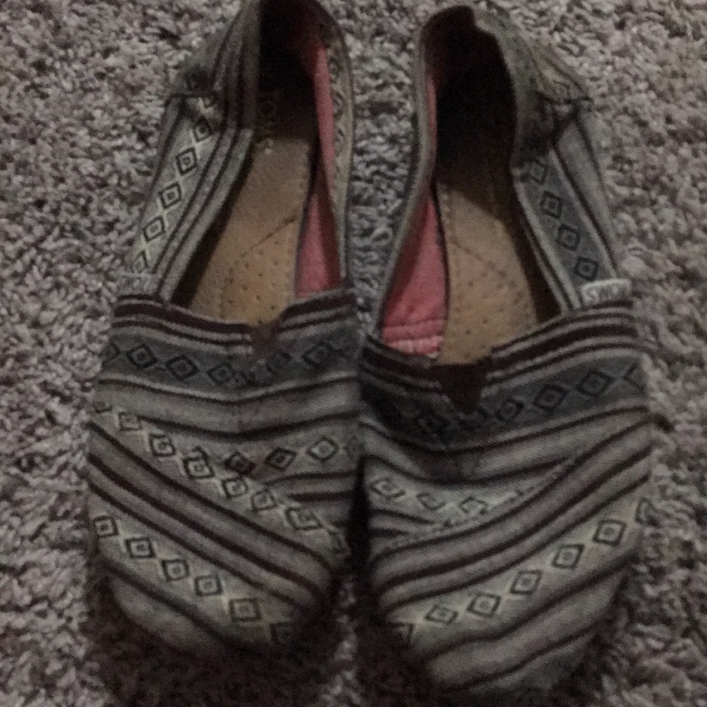 Women’s size 6.5 Tom’s